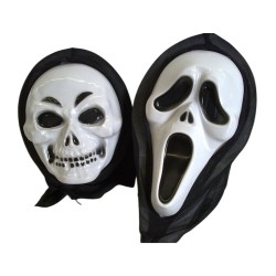 Scream mask with shroud  